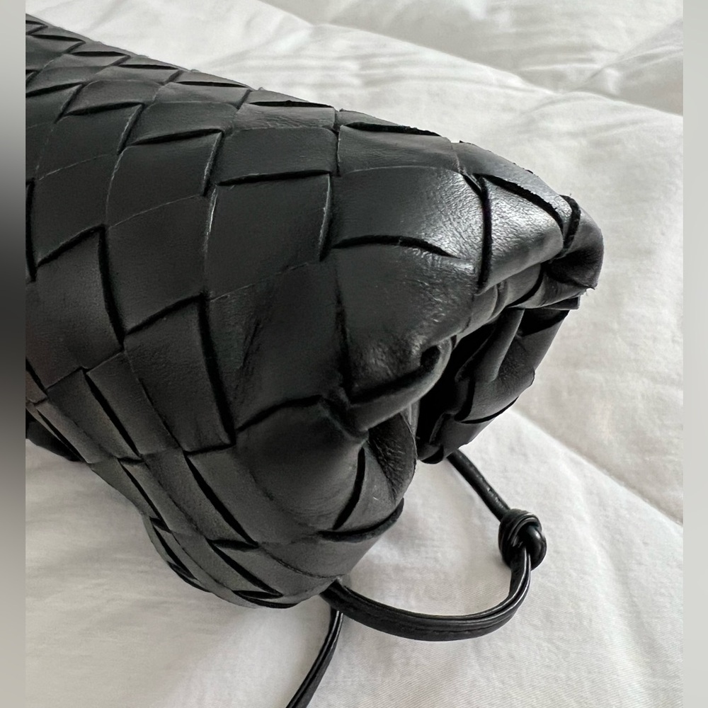 Bottega Veneta Intrecciato Mini Pouch in Black Leather - Picture 12 of 16